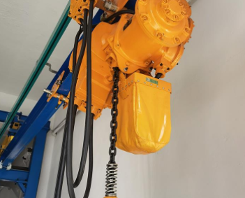 環(huán)鏈型電動葫蘆剎車制動時，鏈條下滑多少米